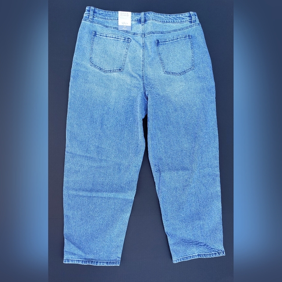 Women's High Rise Mom Jeans - Picture 2 of 10